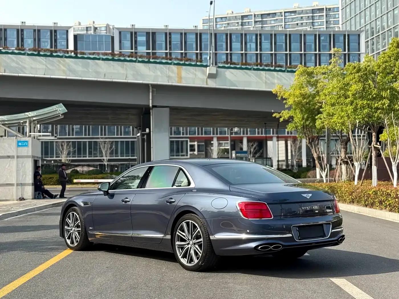 2022 Flying Spur Plug-in Hybrid 2.9T V6 — миниатюра 9