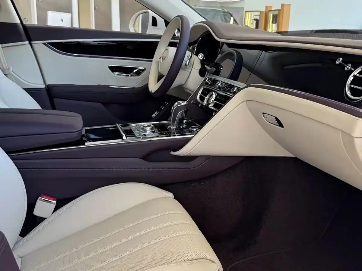 2026 Mercedes-Benz Flying Spur Plug-in Hybrid 4.0T V8 Standard Edition — миниатюра 2