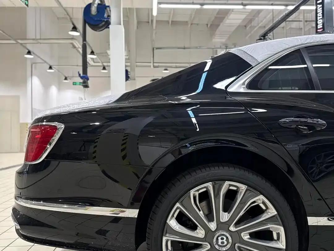 Flying Spur Plug-in Hybrid 2025 4.0T V8 Mulliner — миниатюра 2