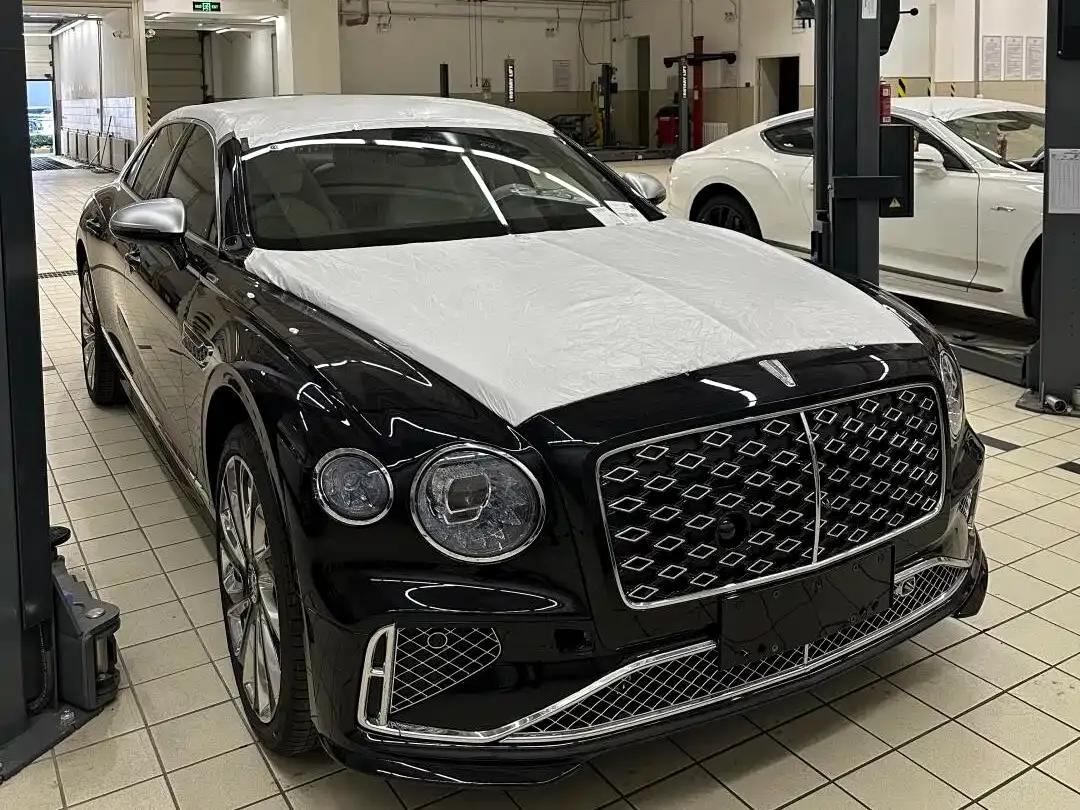Flying Spur Plug-in Hybrid 2025 4.0T V8 Mulliner — миниатюра 3