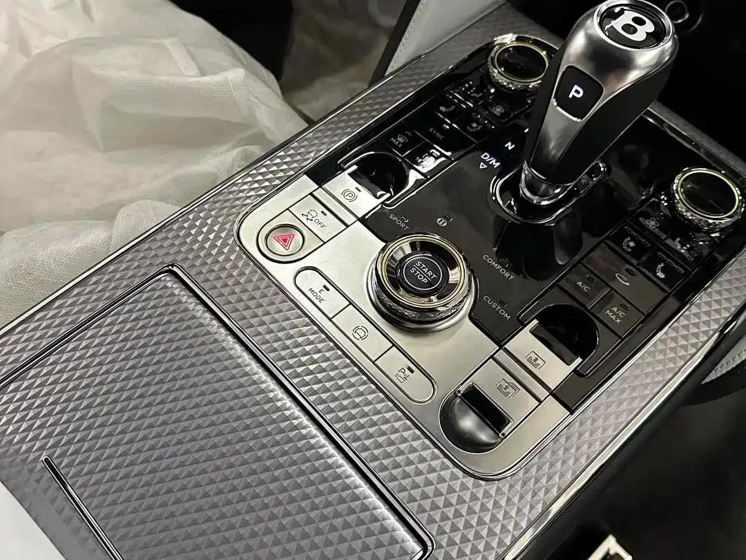 Flying Spur Plug-in Hybrid 2025 4.0T V8 Mulliner — миниатюра 5