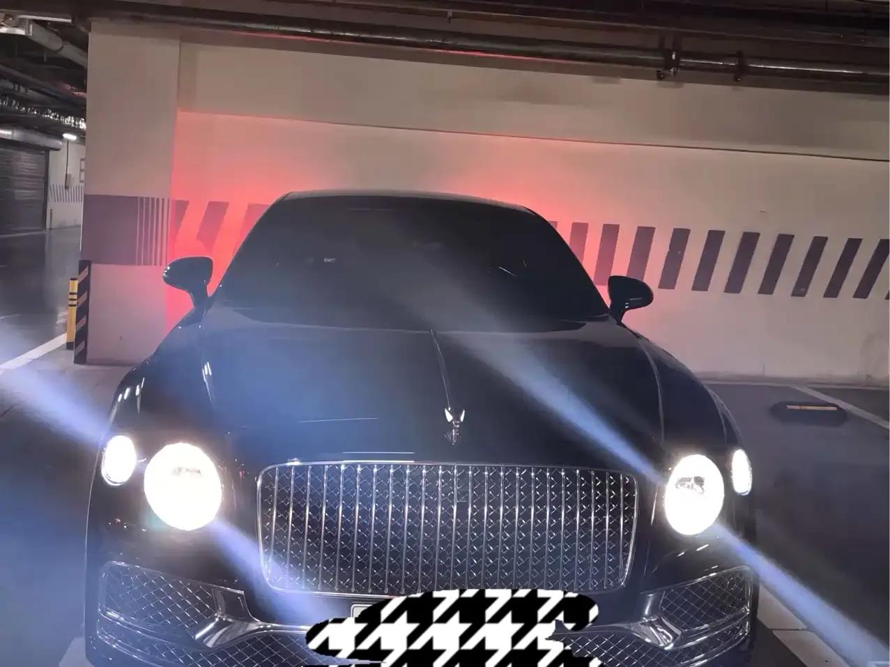 2022 Flying Spur Plug-in Hybrid 2.9T V6 — миниатюра 5