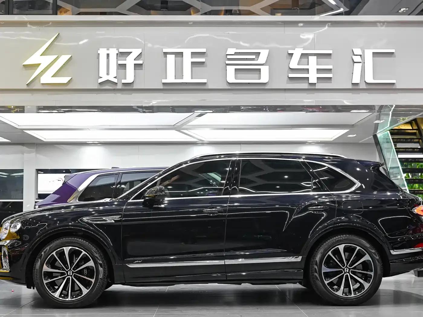 Bentayga Plug-in Hybrid 2021 3.0T PHEV — миниатюра 2