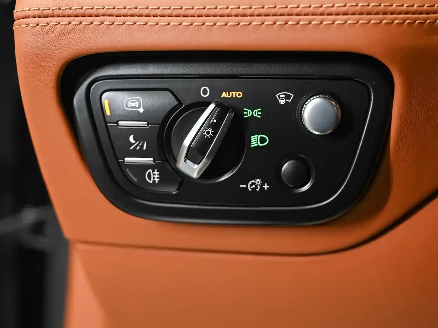 Bentayga Plug-in Hybrid 2021 3.0T PHEV — миниатюра 12