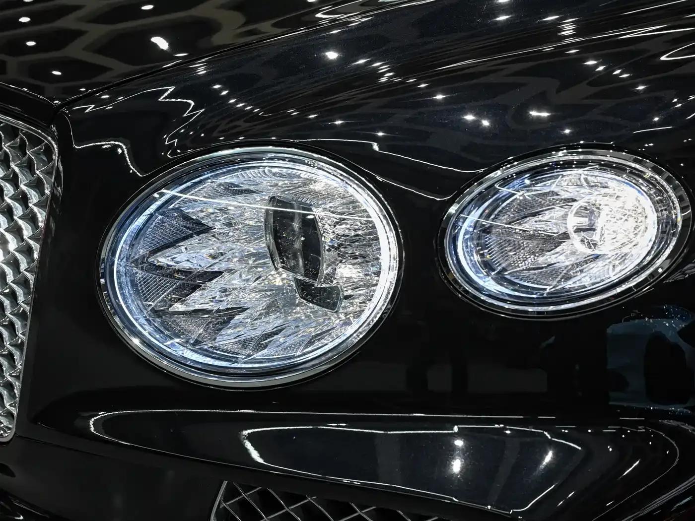 Bentayga Plug-in Hybrid 2021 3.0T PHEV — миниатюра 24