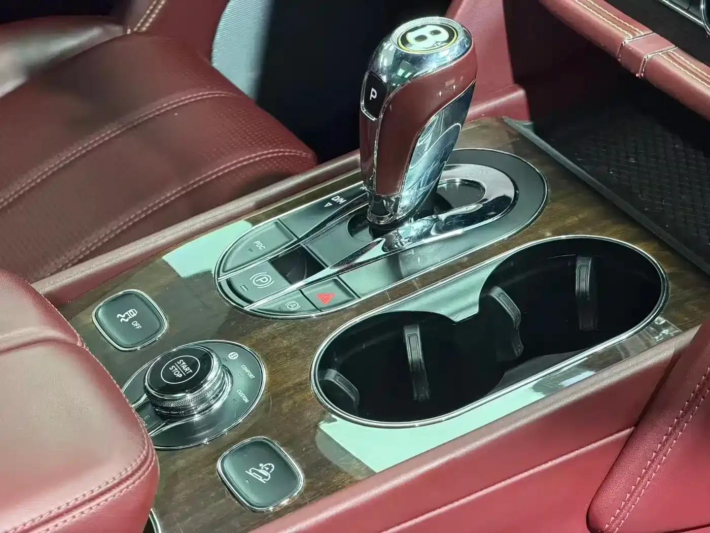 Bentayga Plug-in Hybrid 2019 3.0T PHEV — миниатюра 11