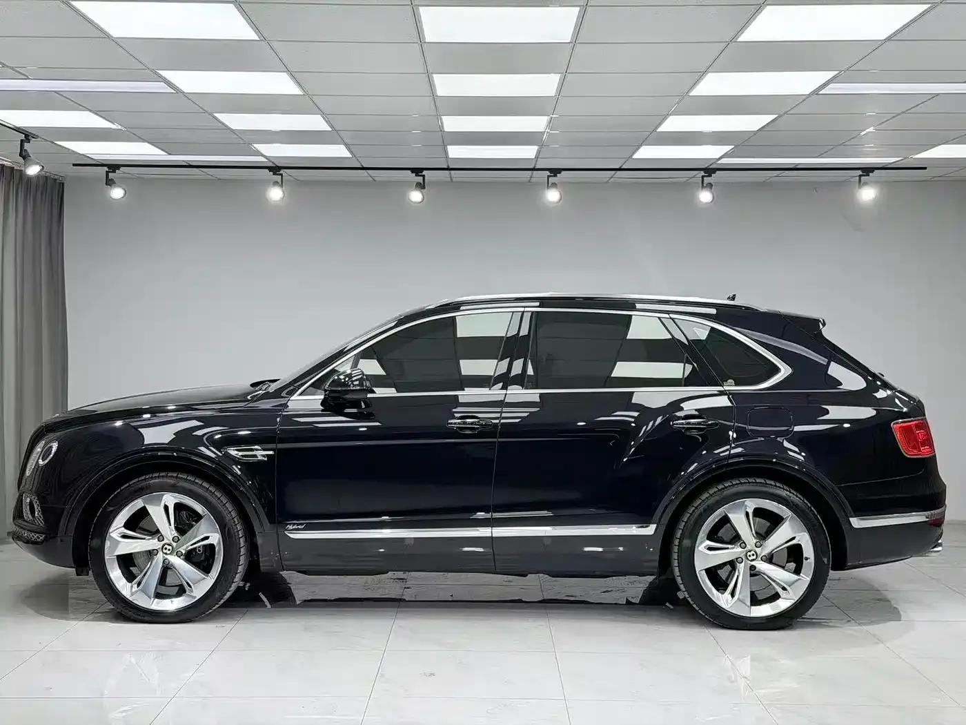 Bentayga Plug-in Hybrid 2019 3.0T PHEV — миниатюра 3