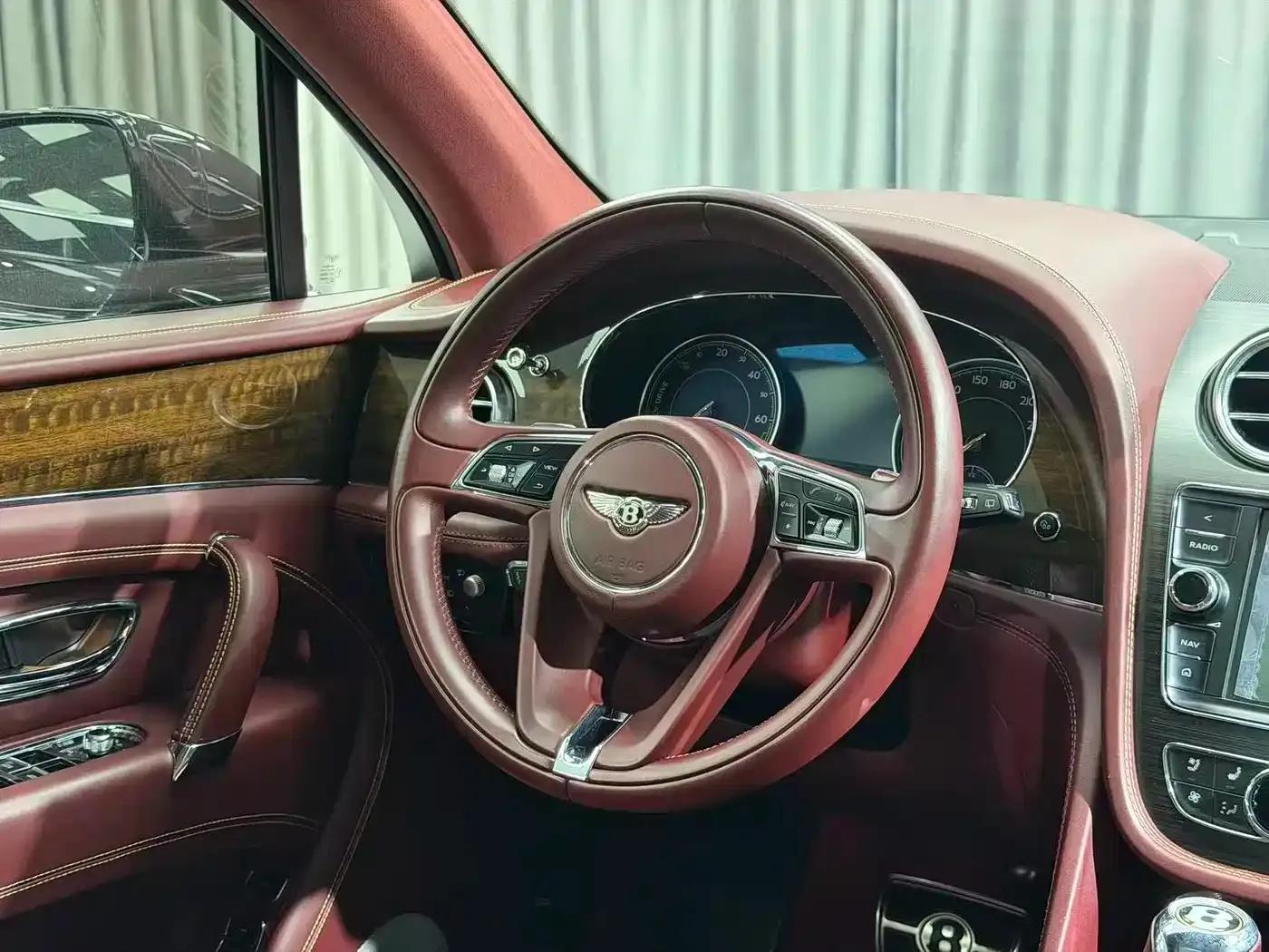 Bentayga Plug-in Hybrid 2019 3.0T PHEV — миниатюра 8