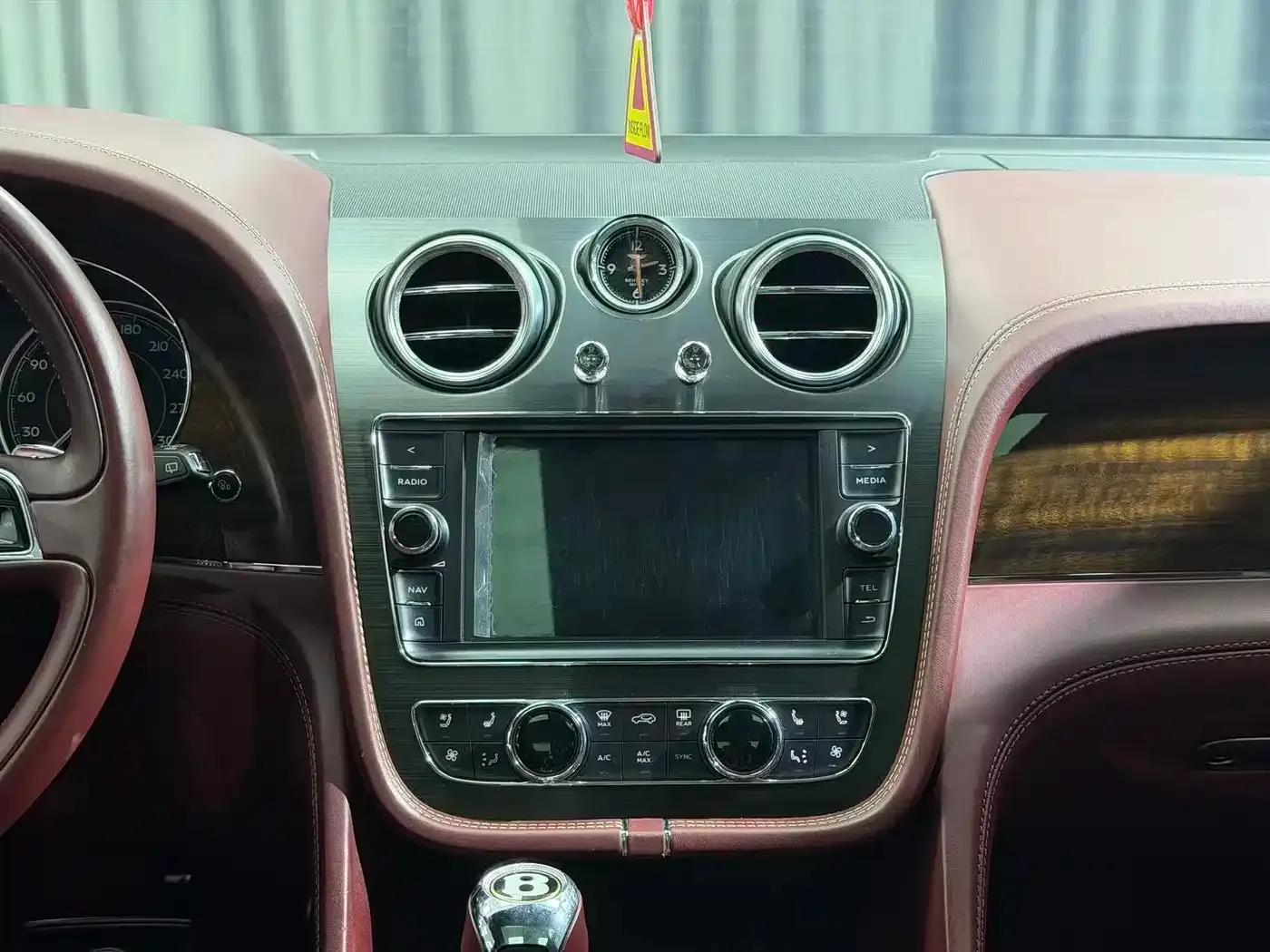 Bentayga Plug-in Hybrid 2019 3.0T PHEV — миниатюра 9