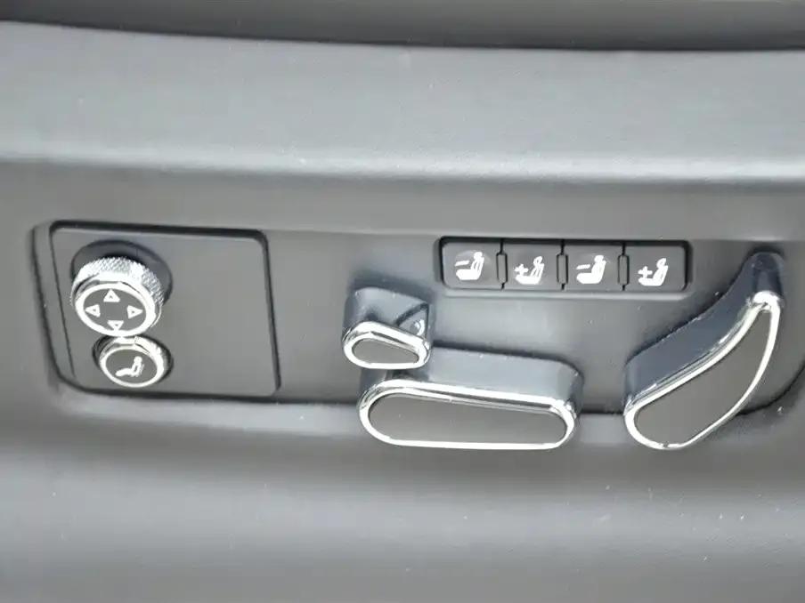 Bentayga Plug-in Hybrid 2024 3.0T PHEV — миниатюра 13