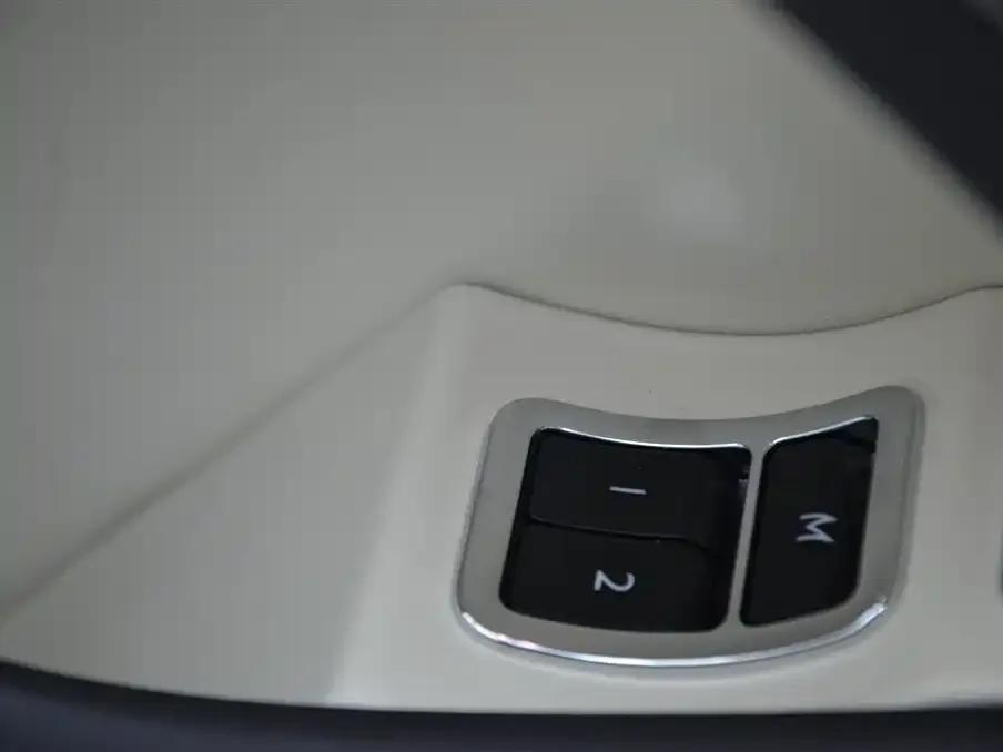 Bentayga Plug-in Hybrid 2024 3.0T PHEV — миниатюра 14