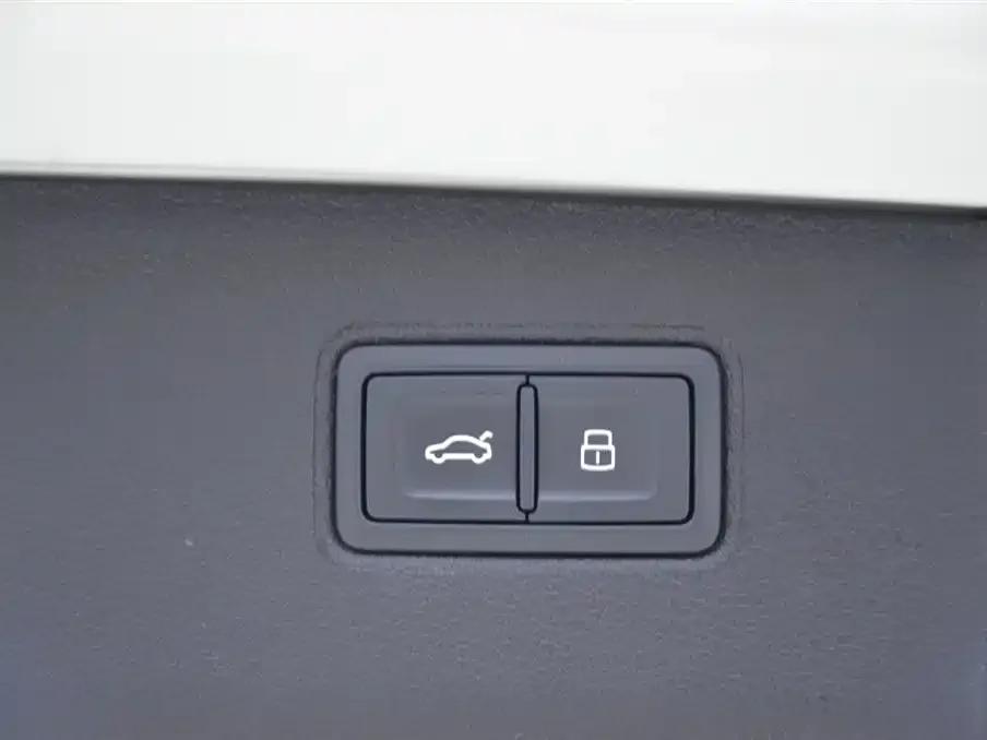 Bentayga Plug-in Hybrid 2024 3.0T PHEV — миниатюра 18