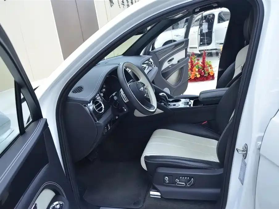 Bentayga Plug-in Hybrid 2024 3.0T PHEV — миниатюра 4