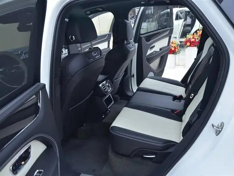 Bentayga Plug-in Hybrid 2024 3.0T PHEV — миниатюра 5