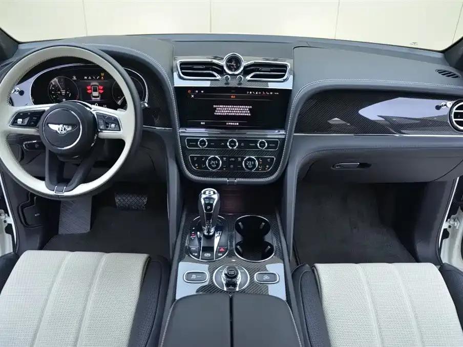 Bentayga Plug-in Hybrid 2024 3.0T PHEV — миниатюра 6