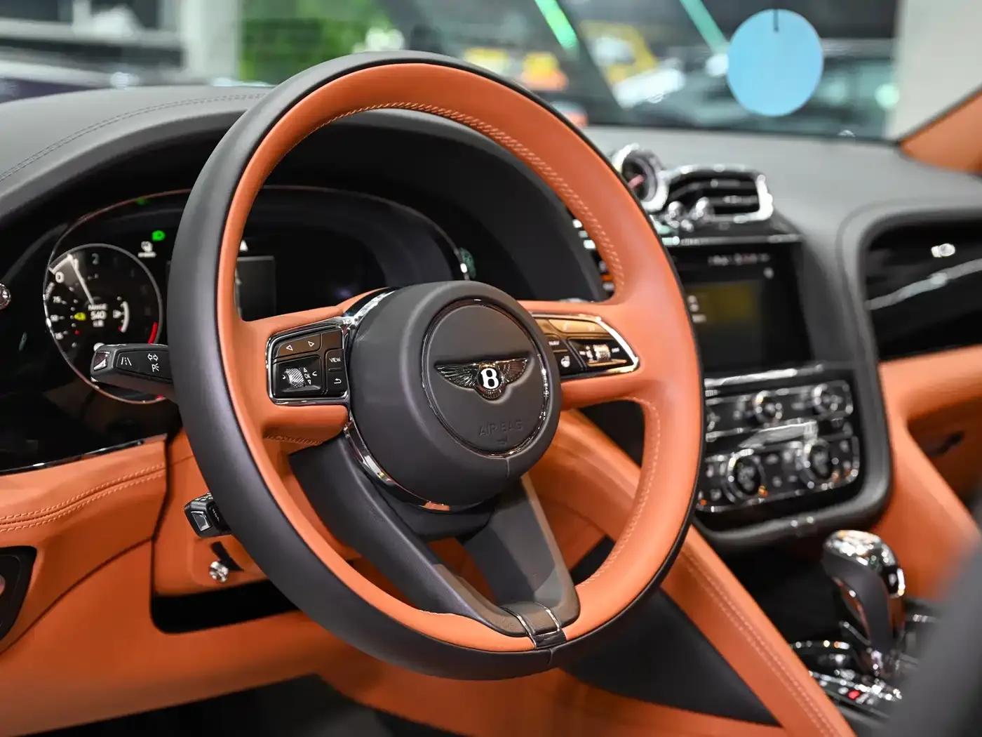 Bentayga Plug-in Hybrid 2021 3.0T PHEV — миниатюра 12