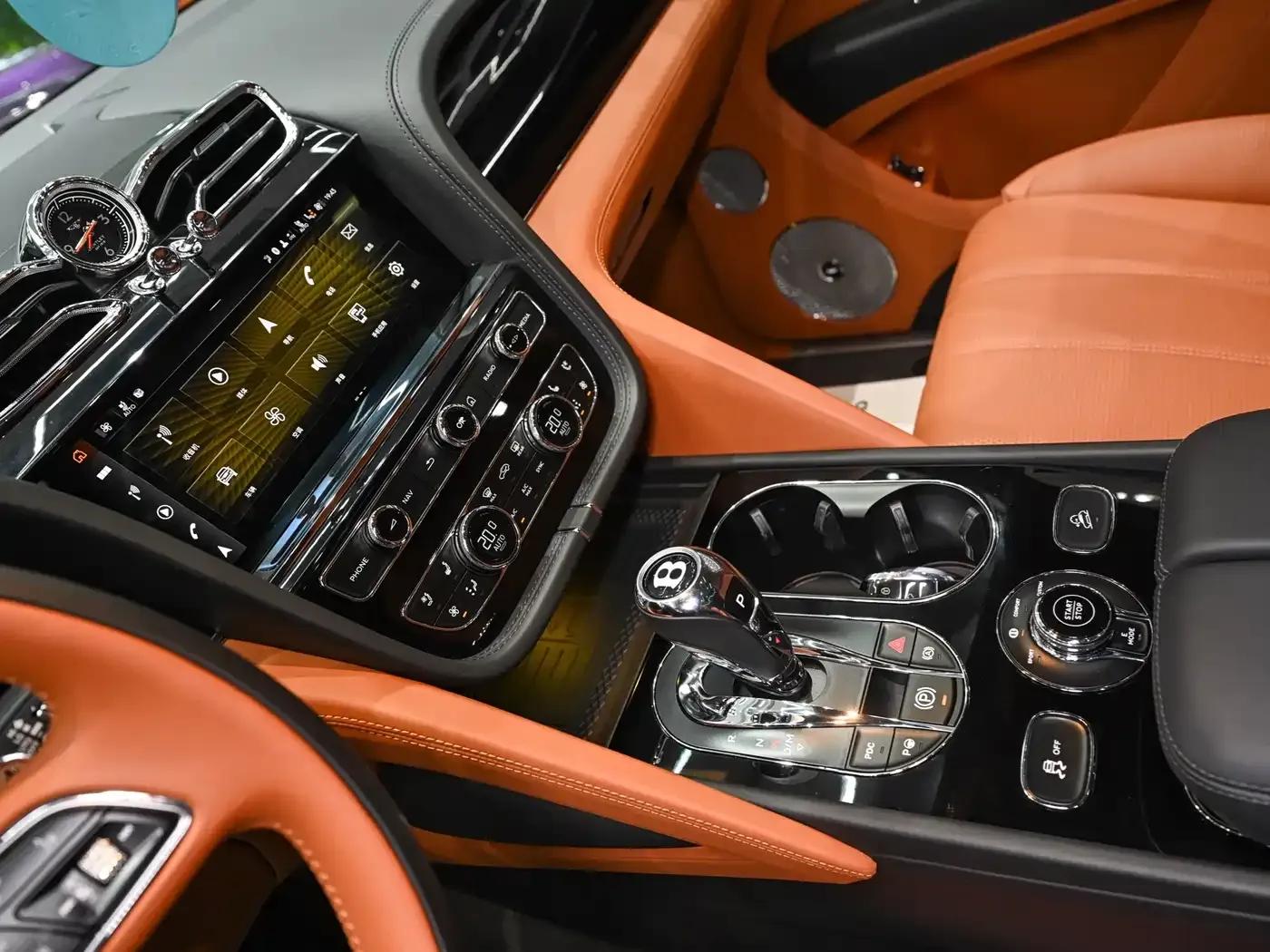 Bentayga Plug-in Hybrid 2021 3.0T PHEV — миниатюра 13