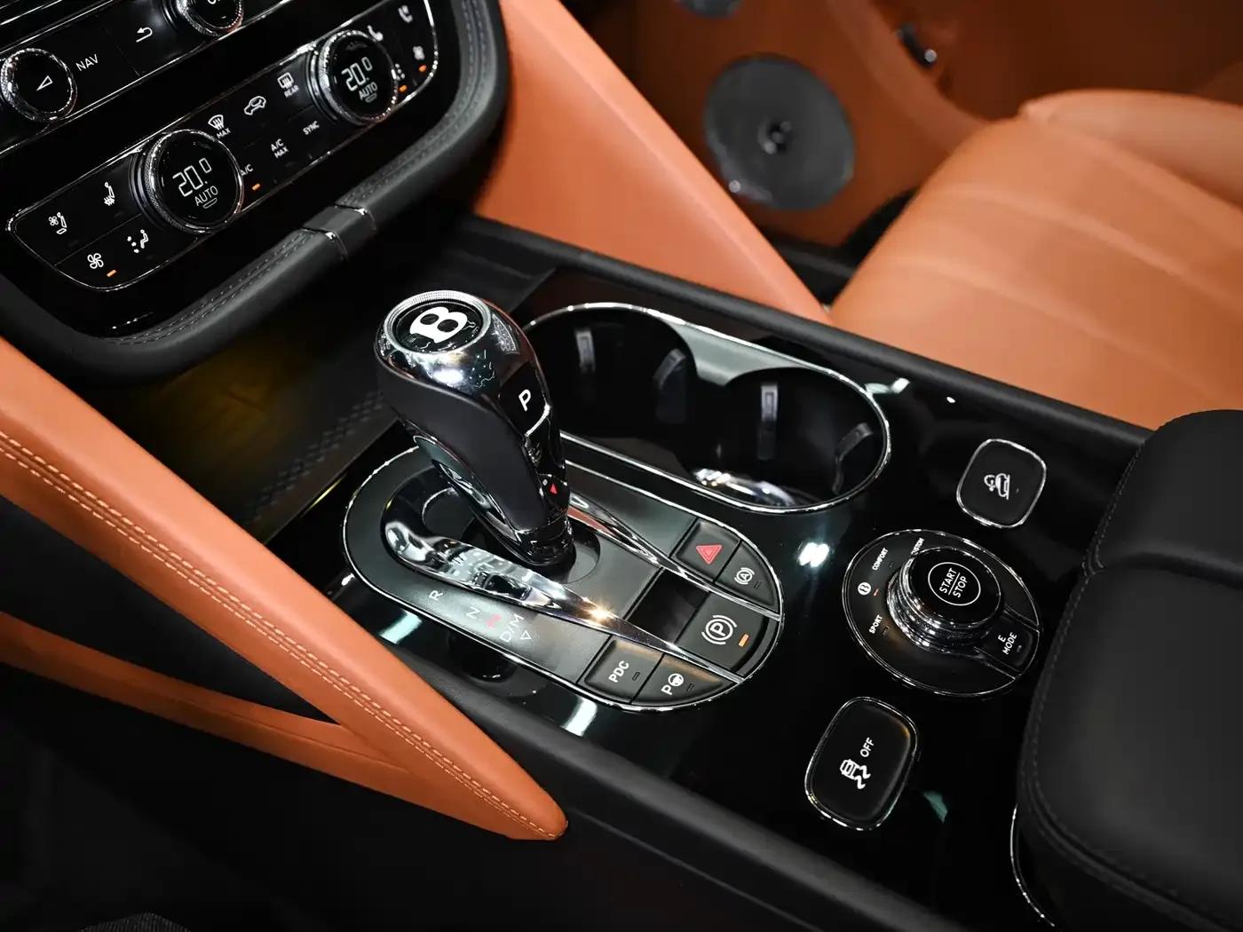 Bentayga Plug-in Hybrid 2021 3.0T PHEV — миниатюра 14