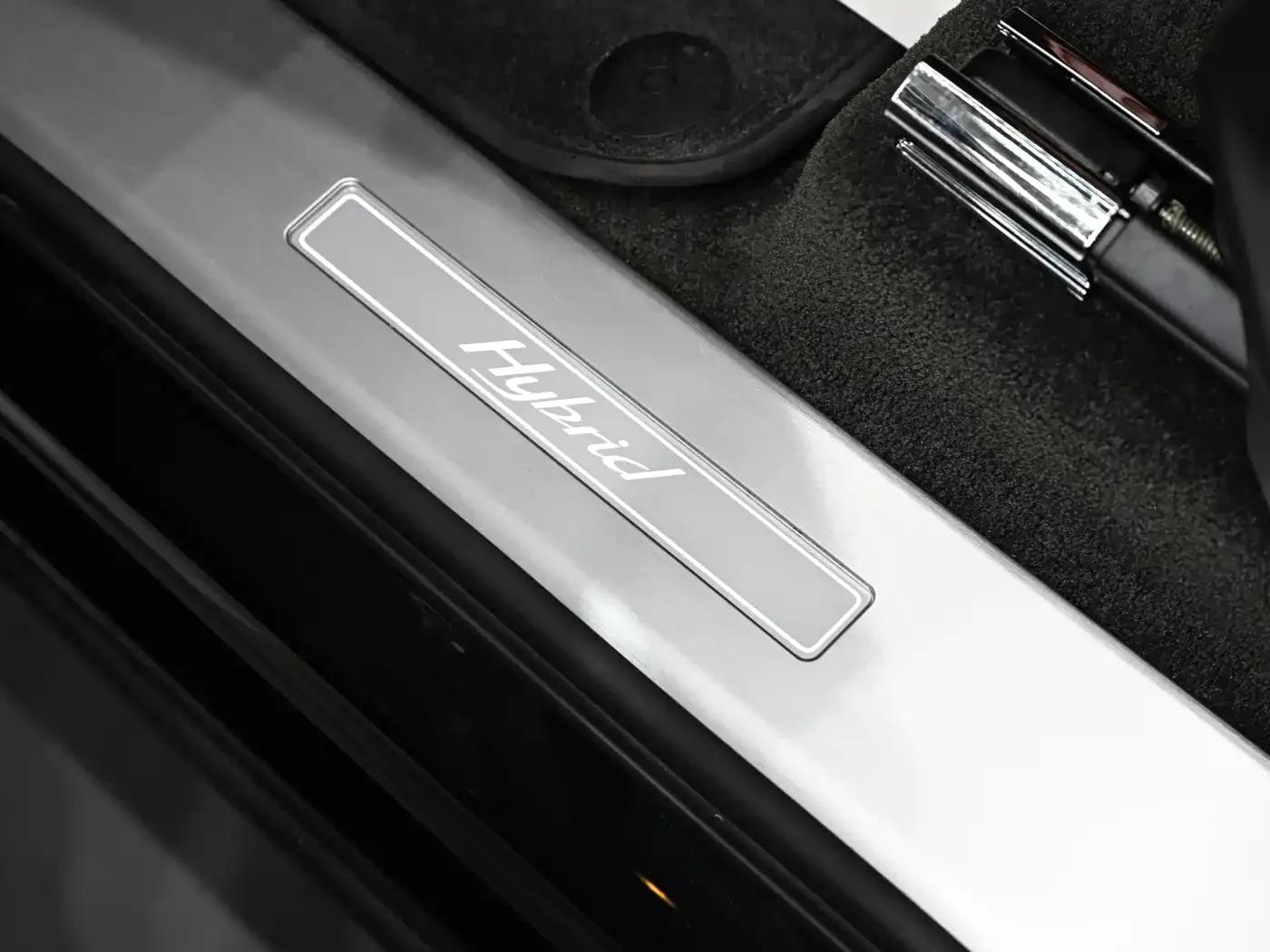 Bentayga Plug-in Hybrid 2021 3.0T PHEV — миниатюра 24