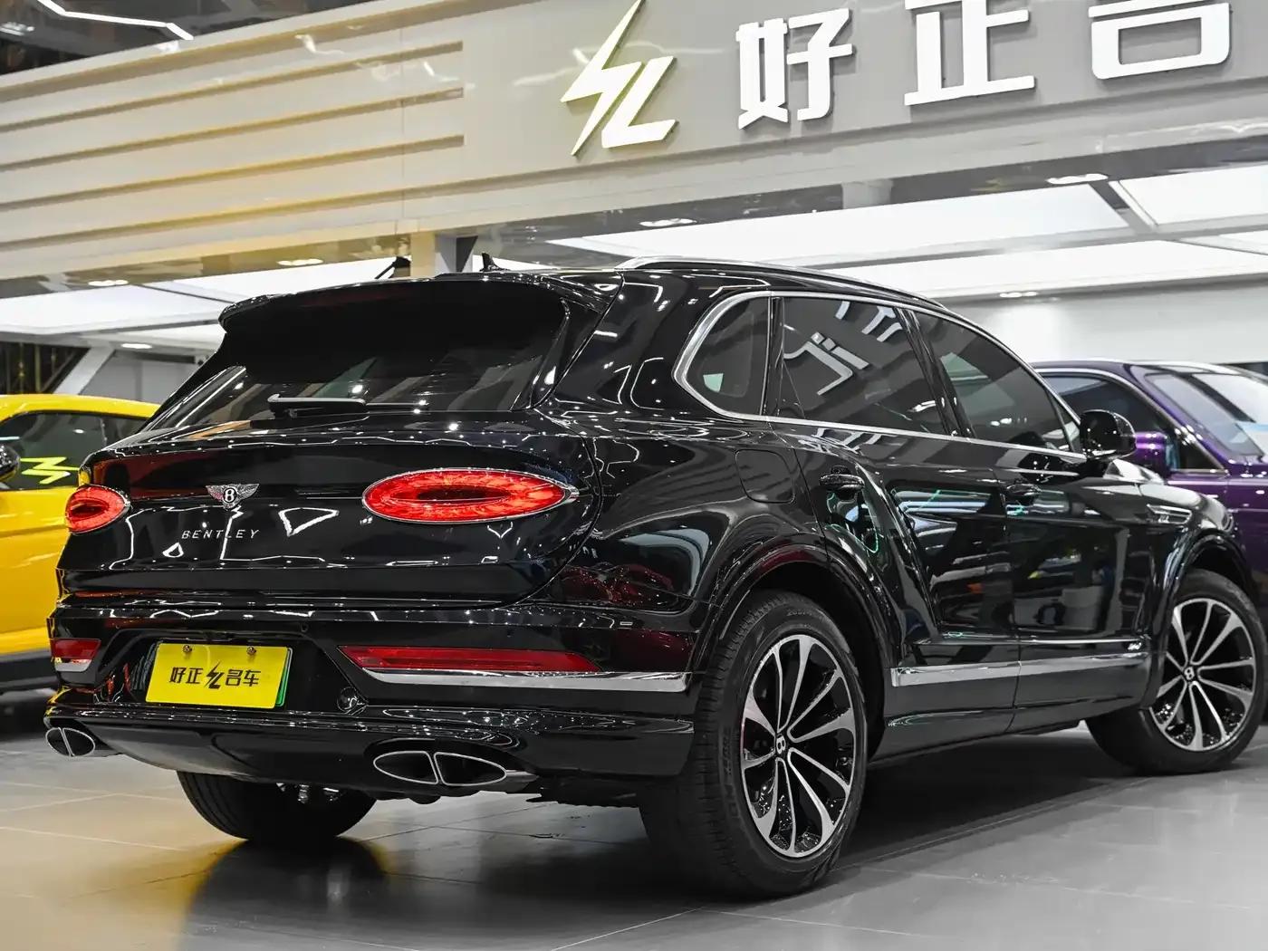 Bentayga Plug-in Hybrid 2021 3.0T PHEV — миниатюра 8