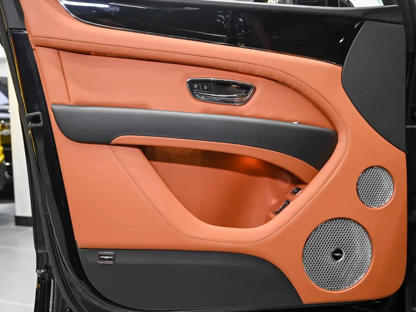 Bentayga Plug-in Hybrid 2021 3.0T PHEV — миниатюра 9