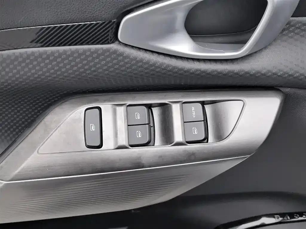 Baojun Valli 2021 1.5T Yili Ranch CVT Luxury Edition — миниатюра 9