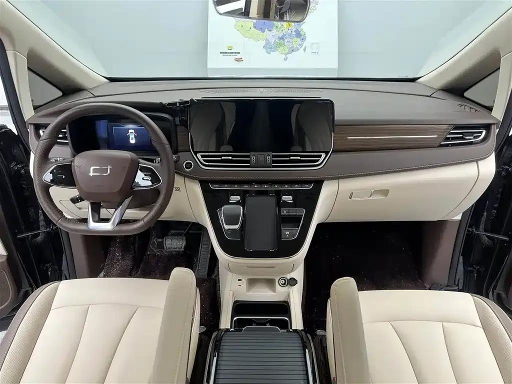 Bestune M9 2023 2.0T Premium Edition — миниатюра 8