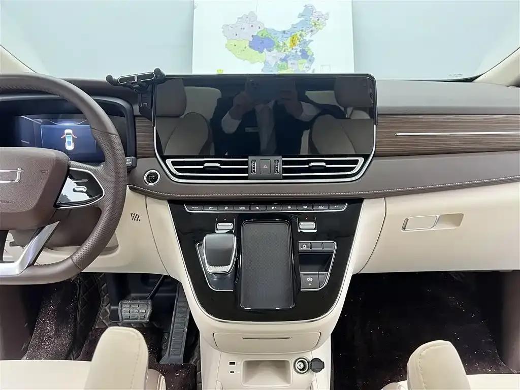 Bestune M9 2023 2.0T Premium Edition — миниатюра 9