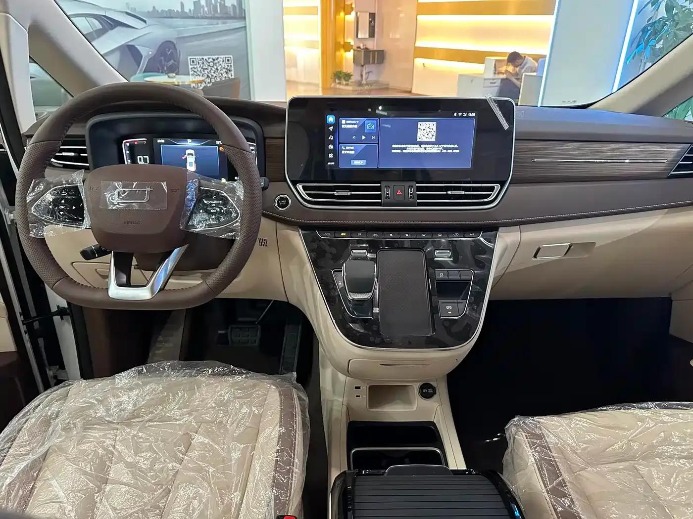 Bestune M9 2023 2.0T Premium Edition — миниатюра 23