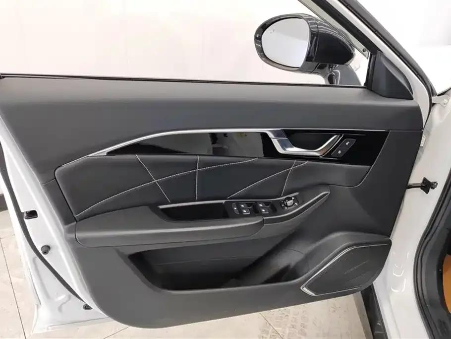 Bestune B70S 2022 1.5T Smart and Trendy Commander — миниатюра 7