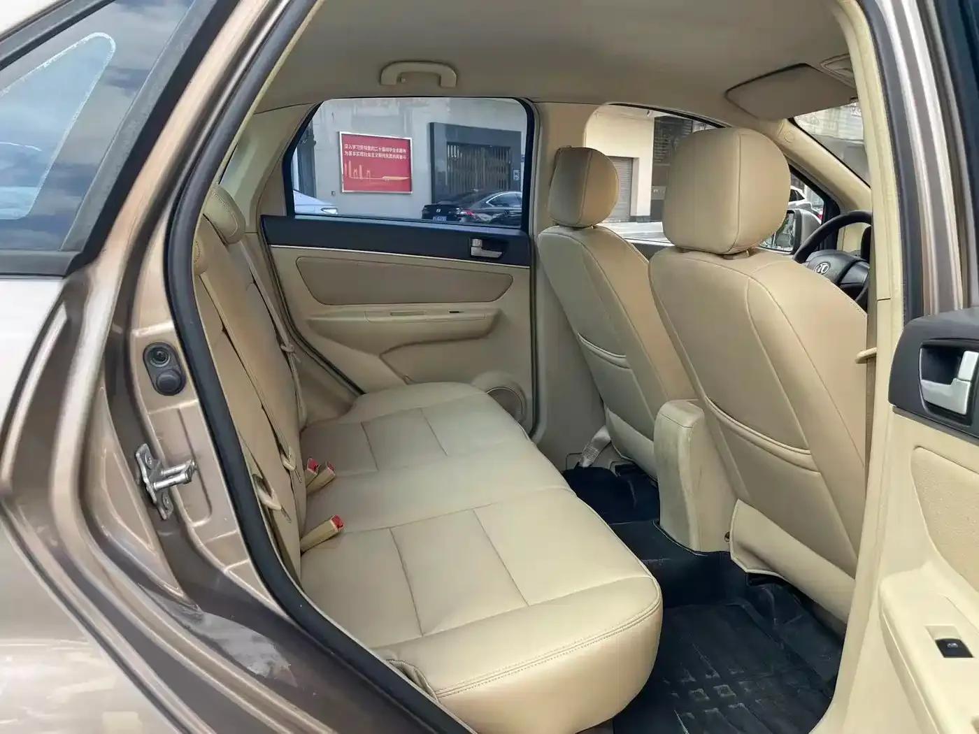 Beijing Automotive E-Series 2013 Sedan 1.3L Manual Comfort Edition — миниатюра 11