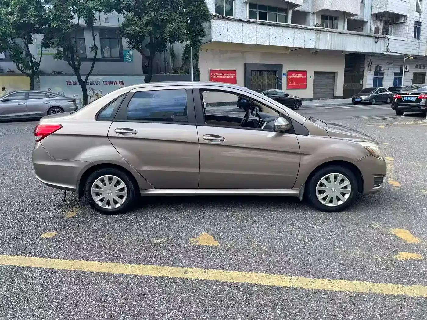 Beijing Automotive E-Series 2013 Sedan 1.3L Manual Comfort Edition — миниатюра 4