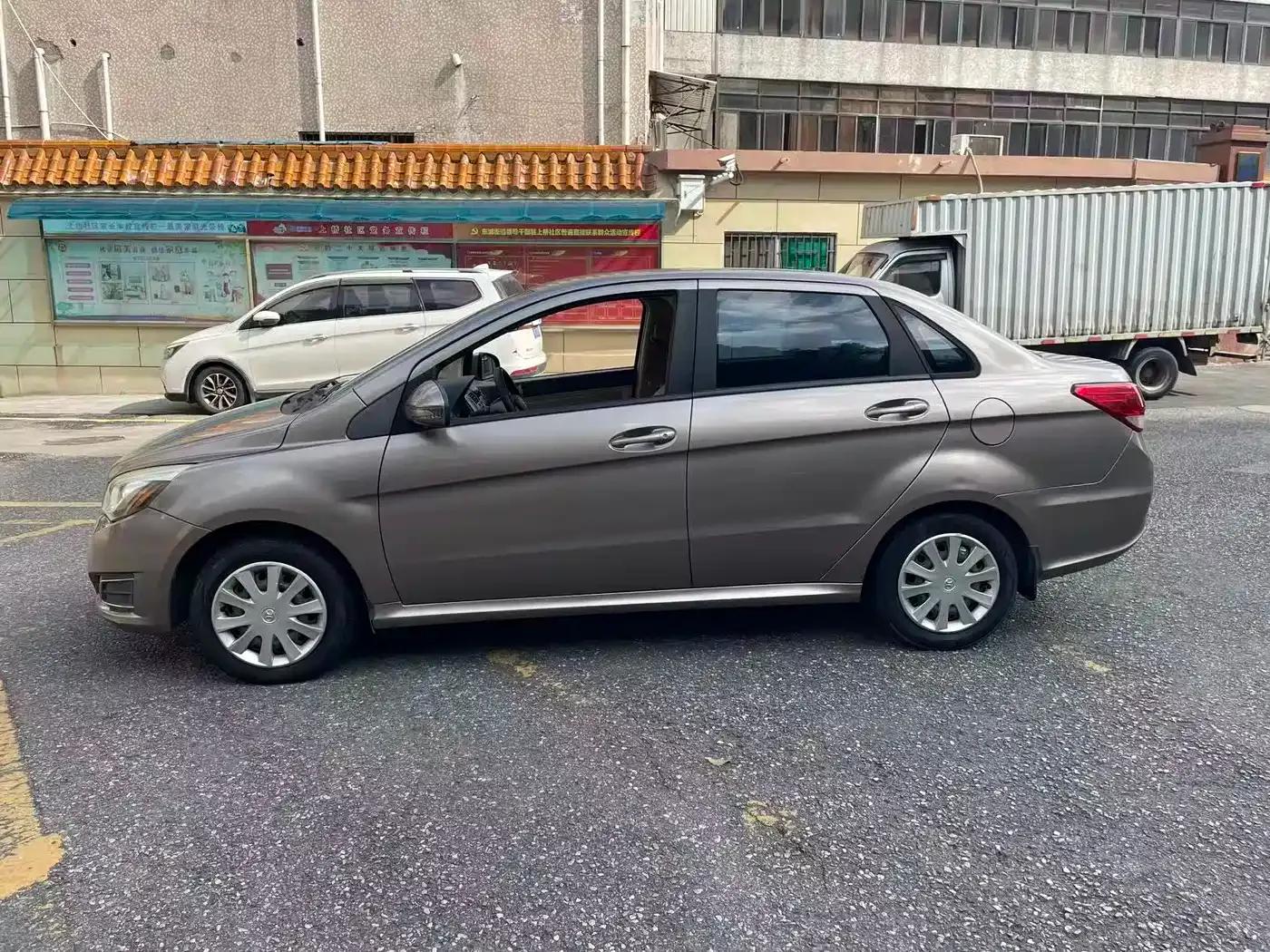 Beijing Automotive E-Series 2013 Sedan 1.3L Manual Comfort Edition — миниатюра 8