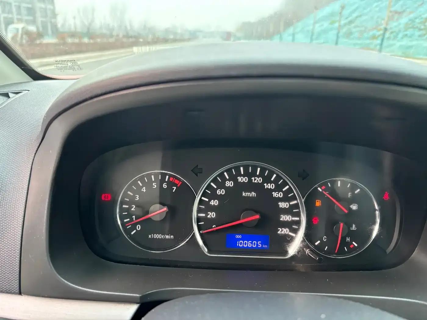 Yuexiang V5 2012 1.5L Manual Dream Edition — миниатюра 8