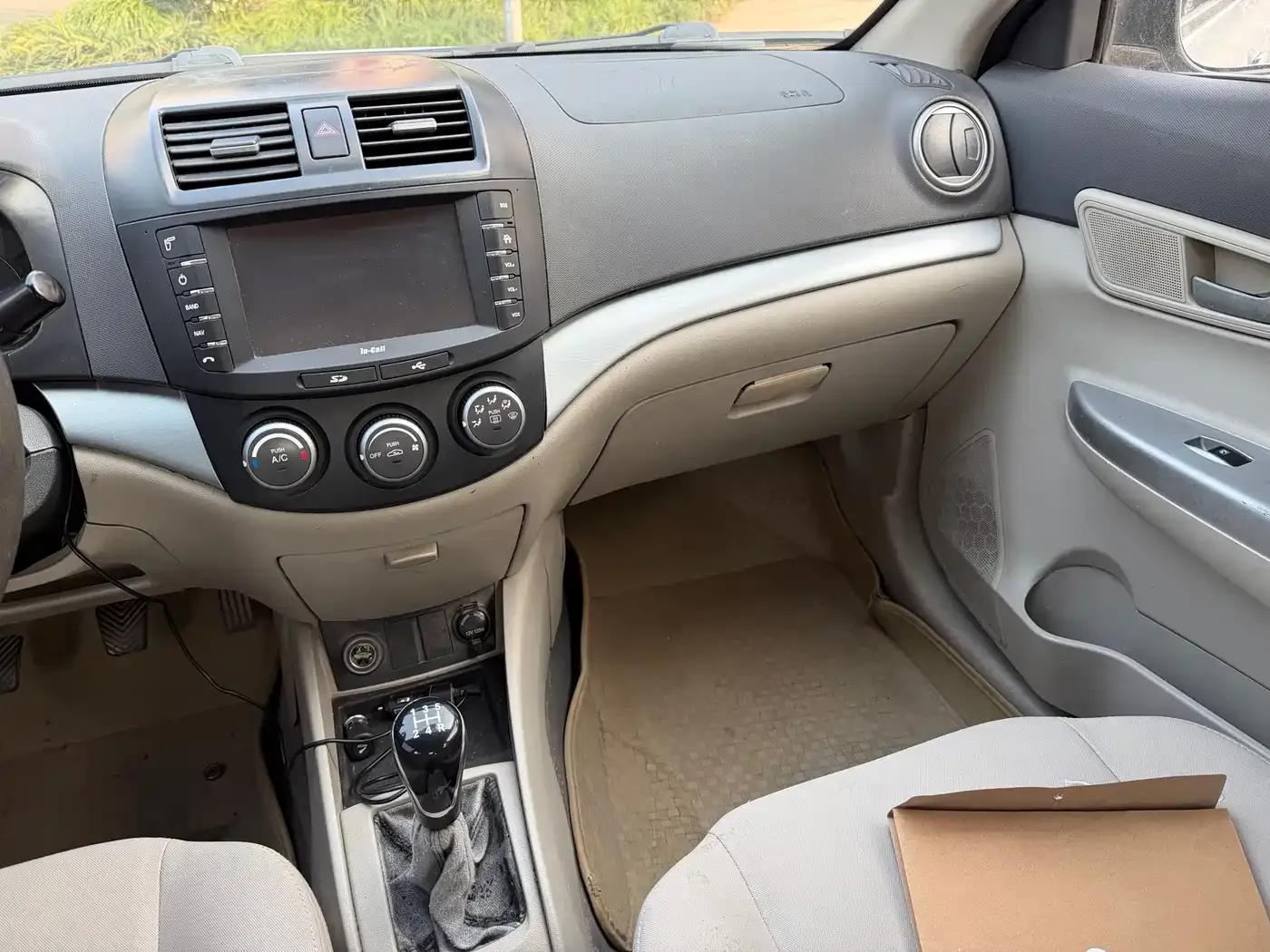 Yuexiang V5 2012 1.5L Manual Dream Edition — миниатюра 5