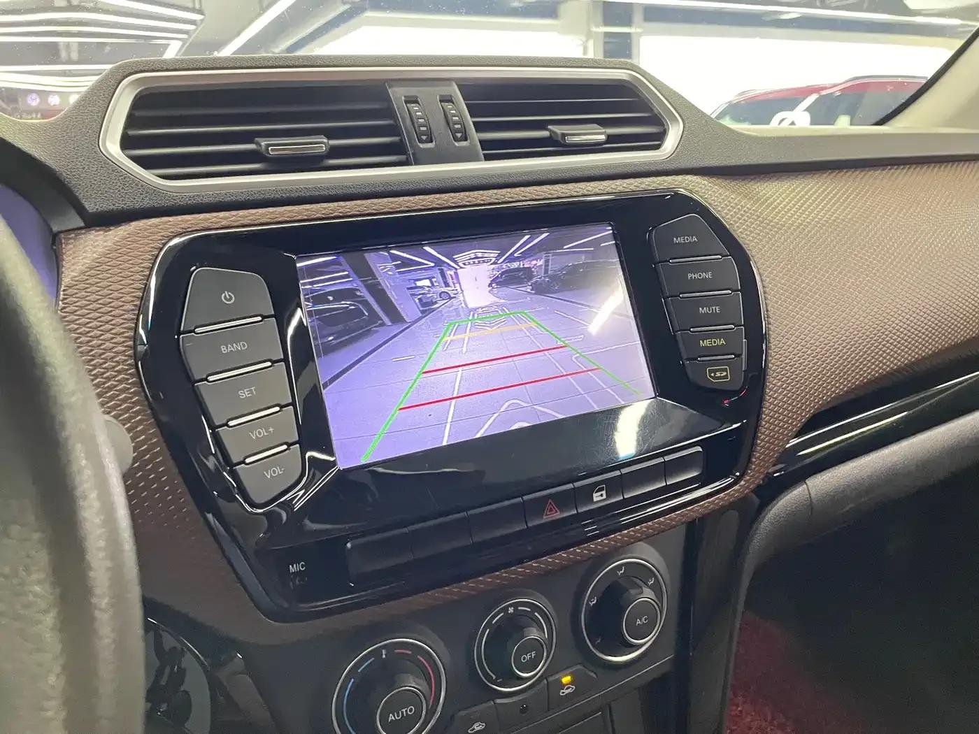 Wingle 6 2017 2.4L Gasoline 2WD Navigator Model 4G69 — миниатюра 12