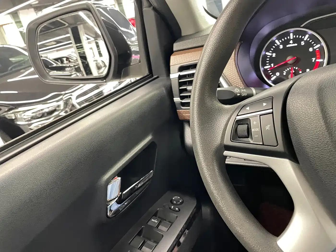 Wingle 6 2017 2.4L Gasoline 2WD Navigator Model 4G69 — миниатюра 15