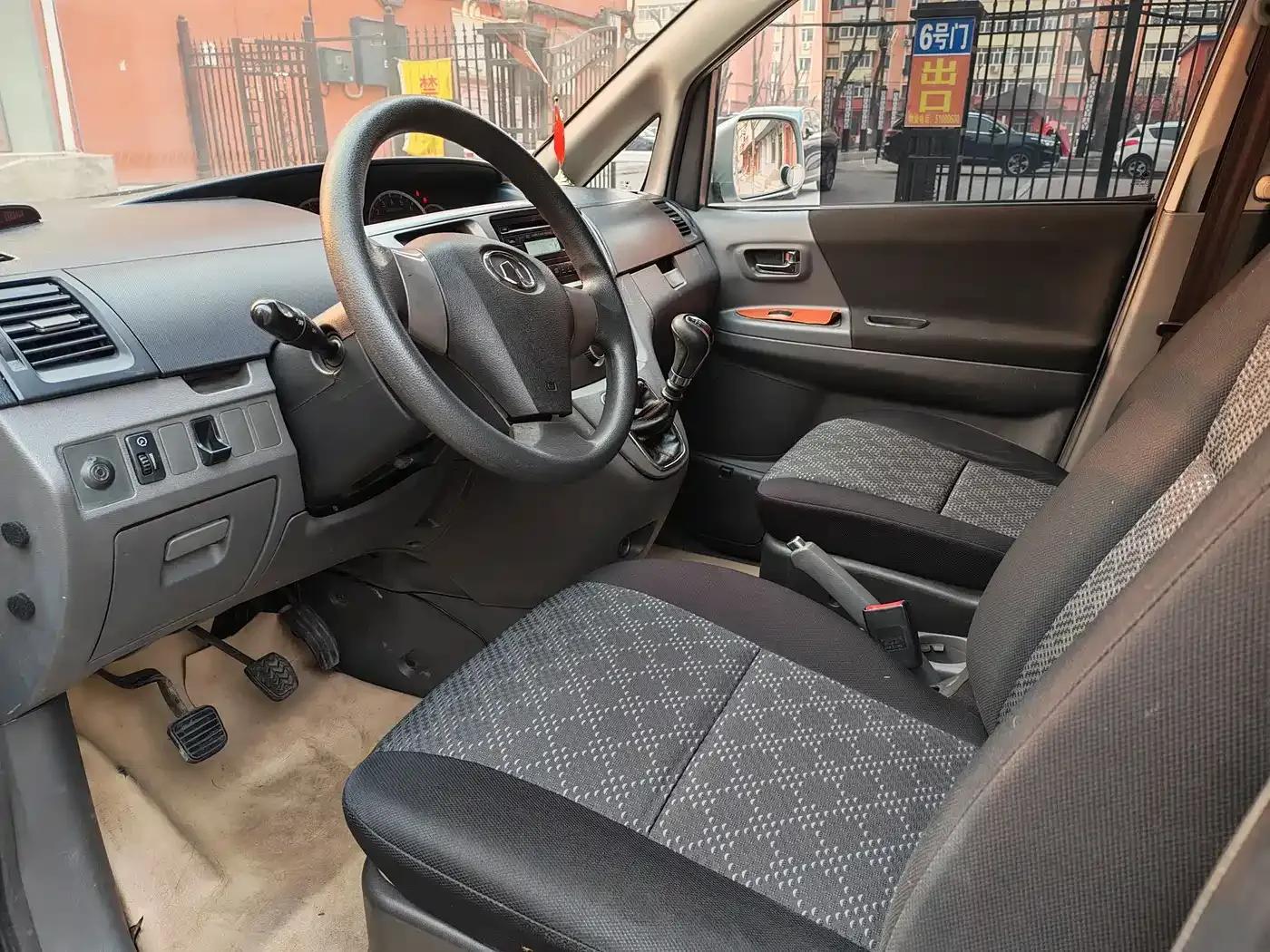 Great Wall V80 2011 2.0L Manual Practical Model — миниатюра 8