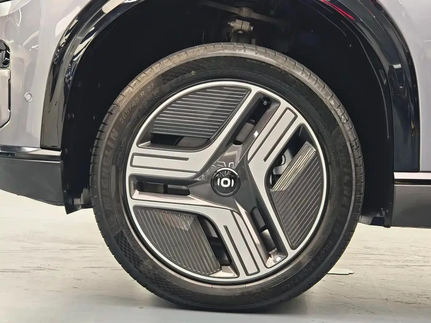 Changan Qiyuan E07 2025 Pure Electric Four-Wheel Drive 90kWh Ultra High-Performance Edition — миниатюра 28