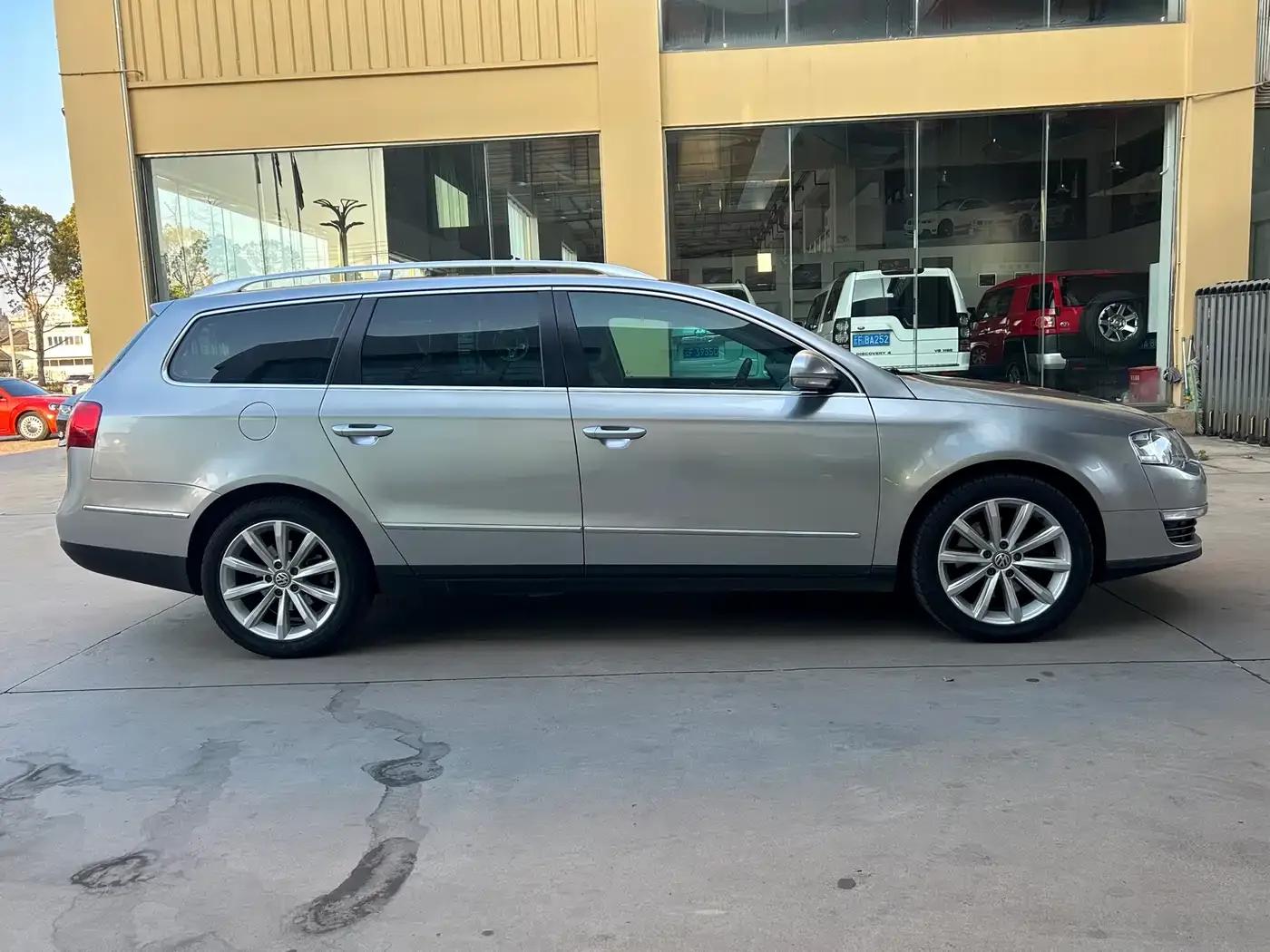 2011 Passat 2.0T Touring Luxury Edition — миниатюра 3