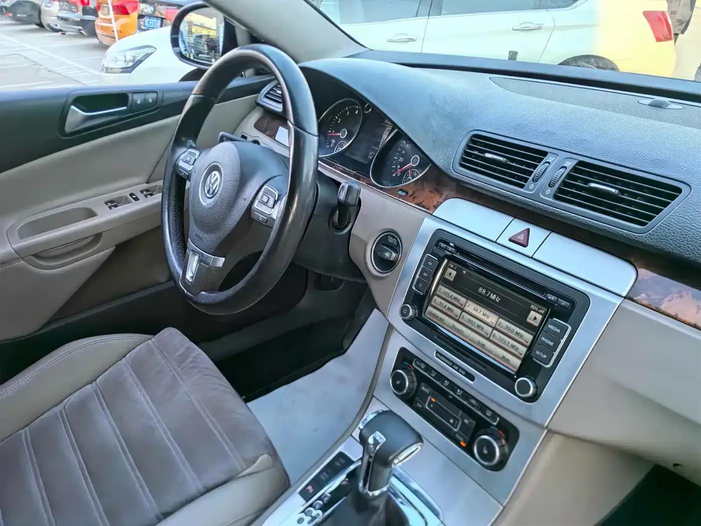 2011 Passat 2.0T Touring Comfort Edition — миниатюра 12