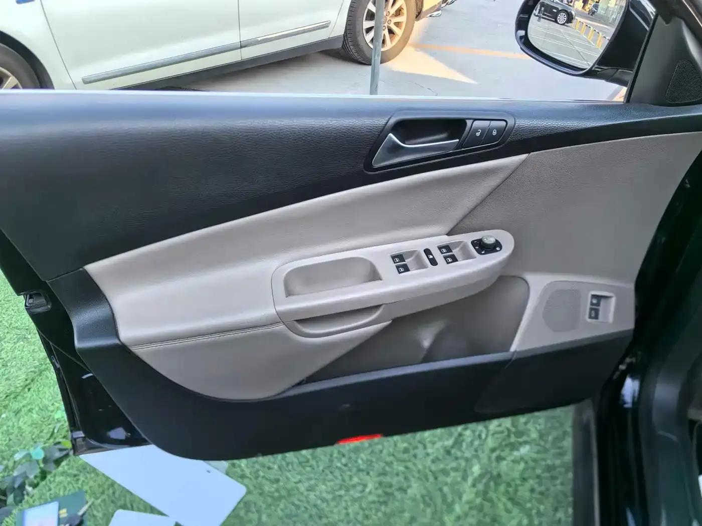 2011 Passat 2.0T Touring Comfort Edition — миниатюра 4