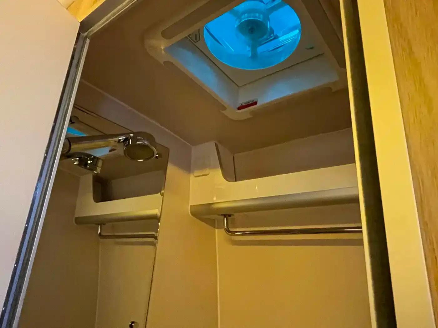 SAIC MAXUS V90 Motorhome 2021 Model 2.0T Traveler V90 Self-propelled Class B Motorhome Flagship Edition — миниатюра 22