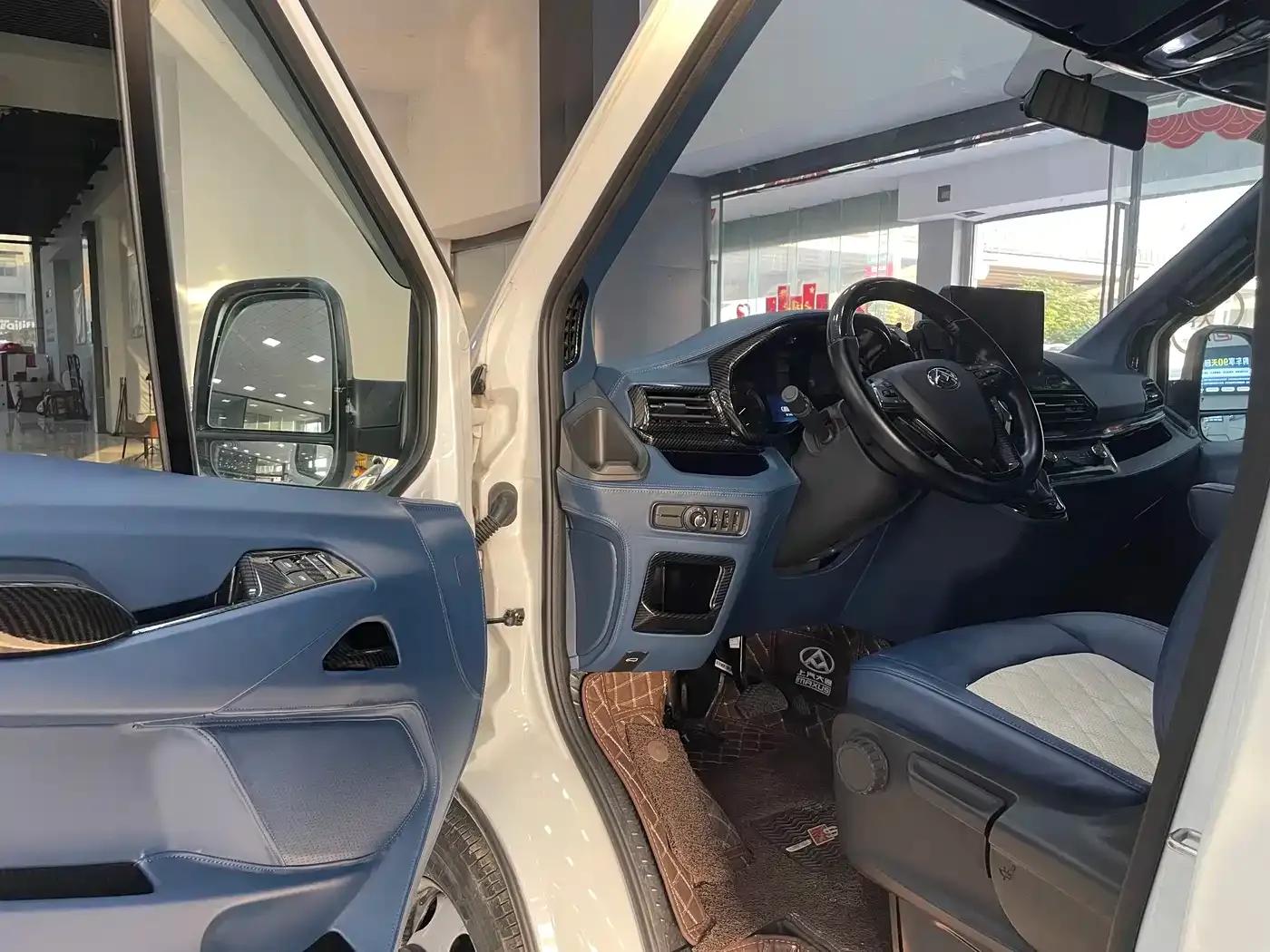 SAIC MAXUS V90 Motorhome 2021 Model 2.0T Traveler V90 Self-propelled Class B Motorhome Flagship Edition — миниатюра 7