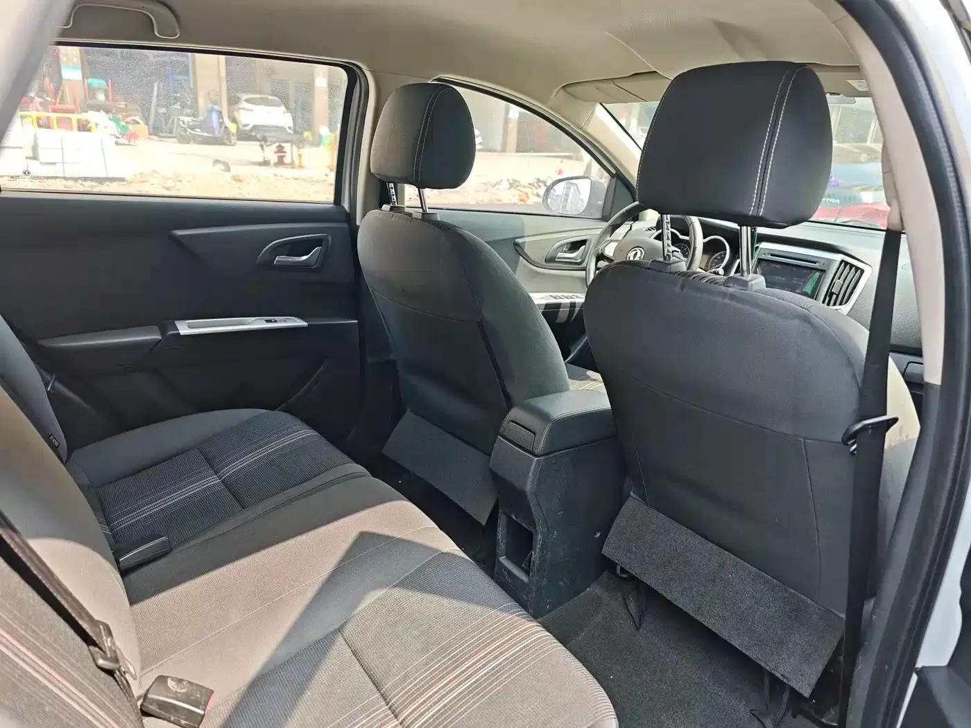 Dongfeng Fengshen AX3 2016 Model 1.5L Automatic Sporty Edition — миниатюра 12