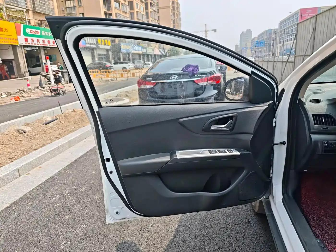 Dongfeng Fengshen AX3 2016 Model 1.5L Automatic Sporty Edition — миниатюра 13
