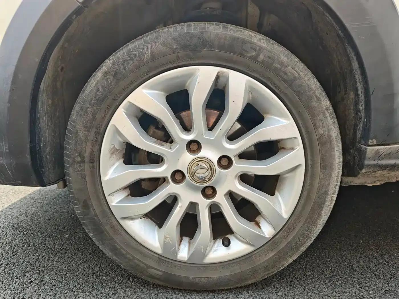Dongfeng Fengshen AX3 2016 Model 1.5L Automatic Sporty Edition — миниатюра 14