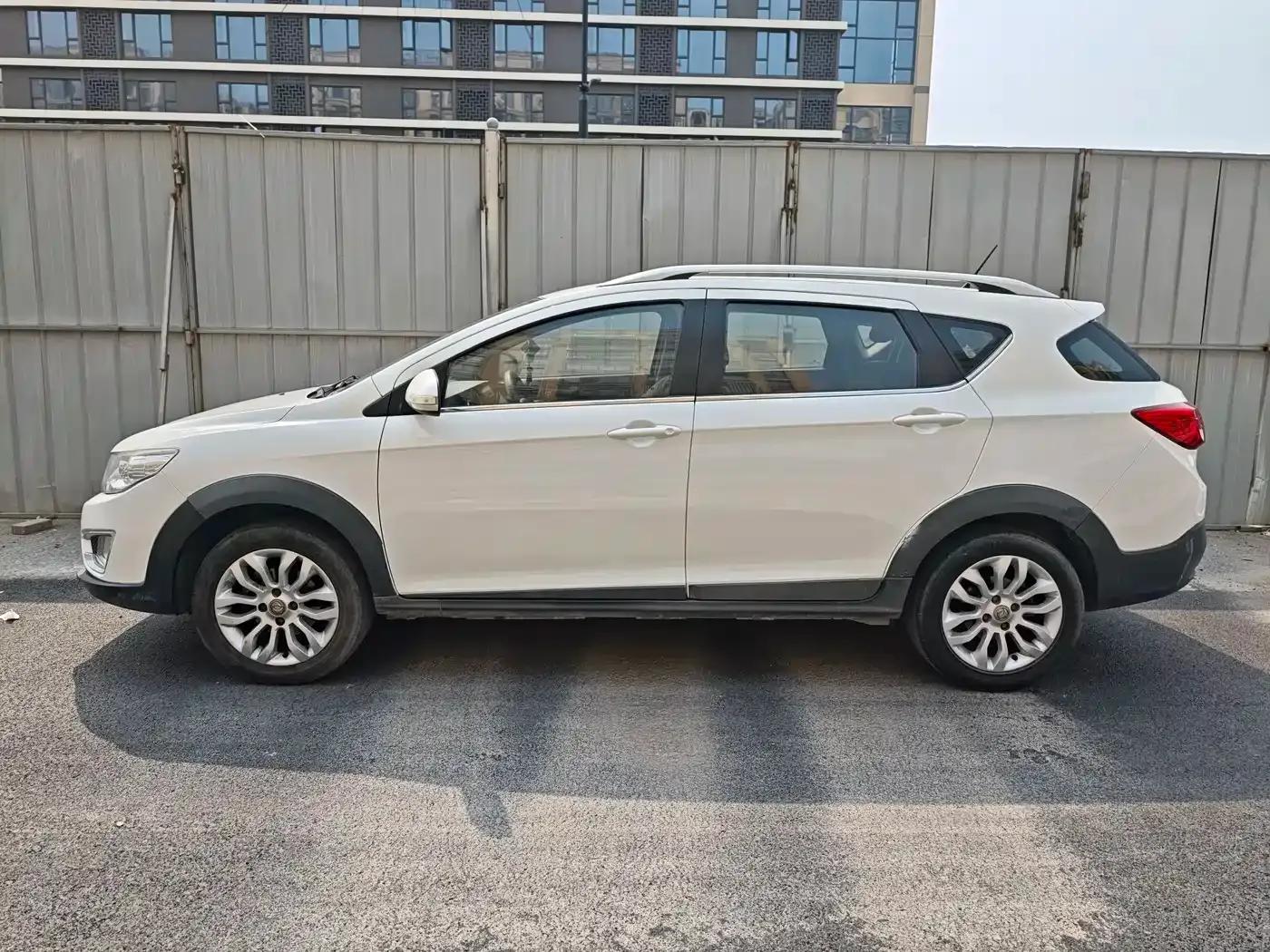 Dongfeng Fengshen AX3 2016 Model 1.5L Automatic Sporty Edition — миниатюра 3