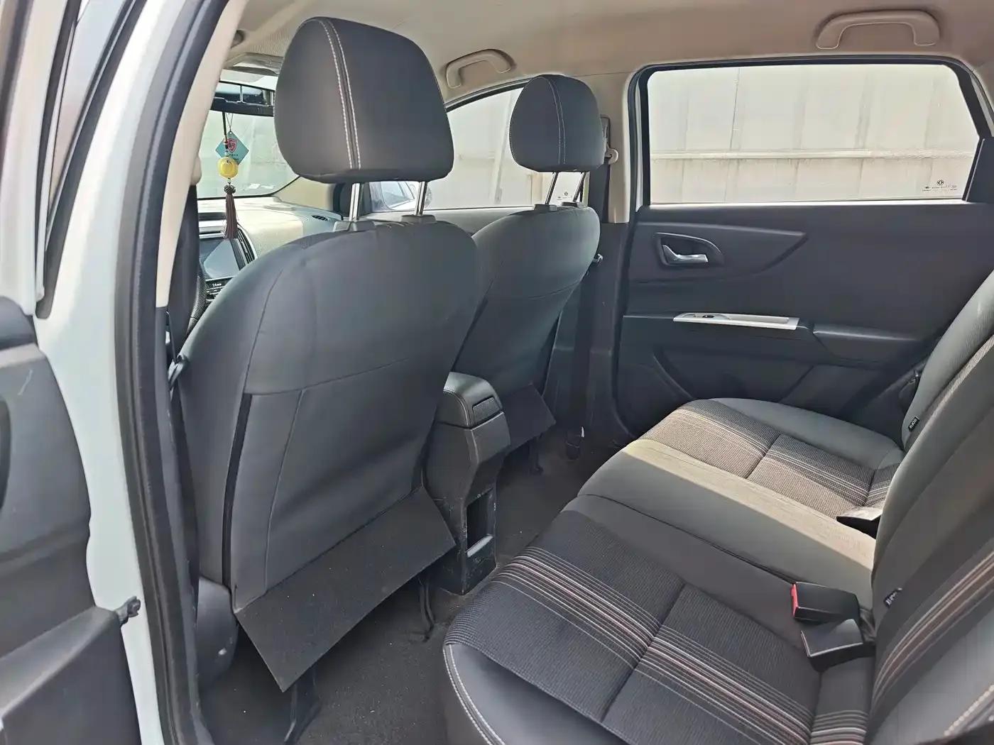 Dongfeng Fengshen AX3 2016 Model 1.5L Automatic Sporty Edition — миниатюра 8