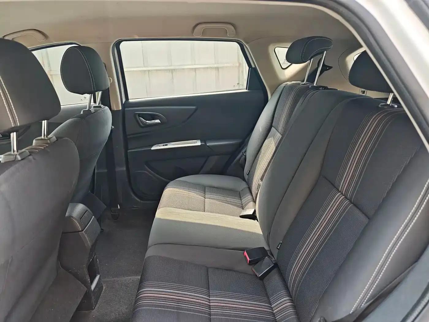 Dongfeng Fengshen AX3 2016 Model 1.5L Automatic Sporty Edition — миниатюра 10